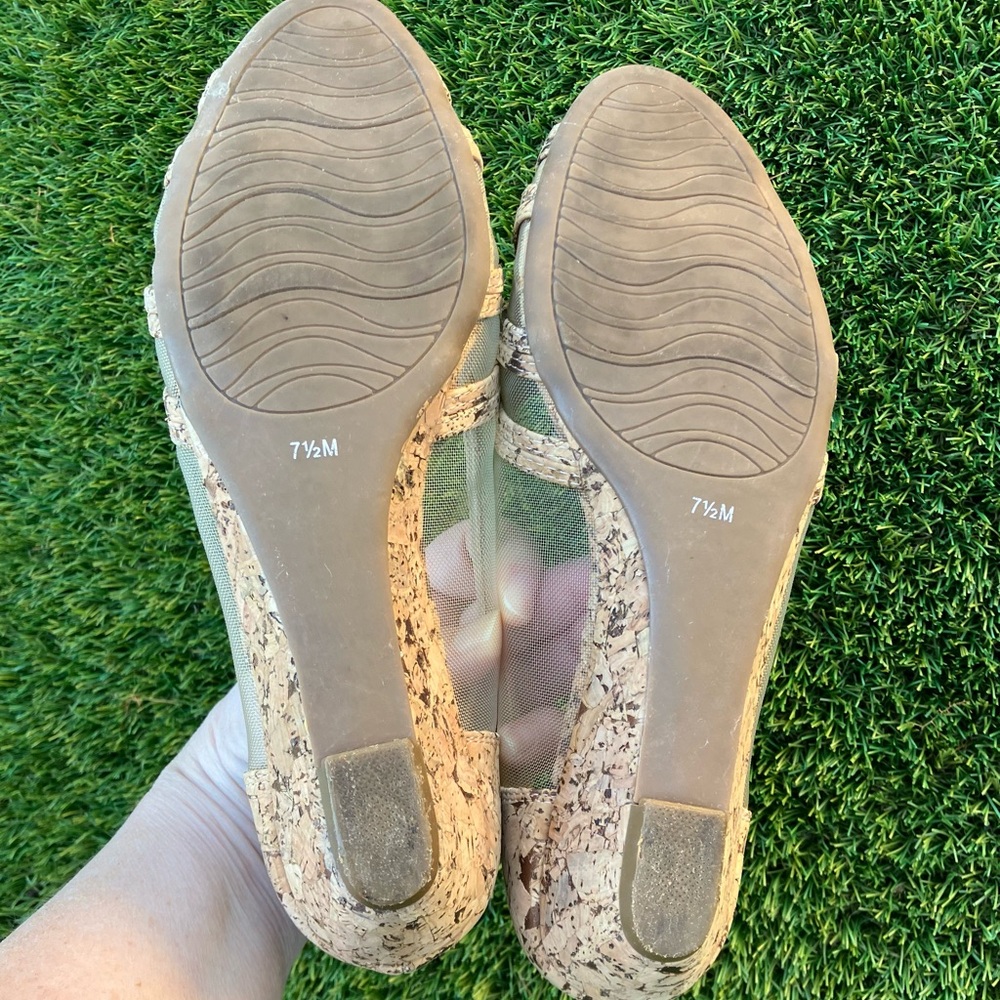 Impo cork and mesh peep-toe wedge heels, natural beige, size 7.5 - Picture 7 of 10